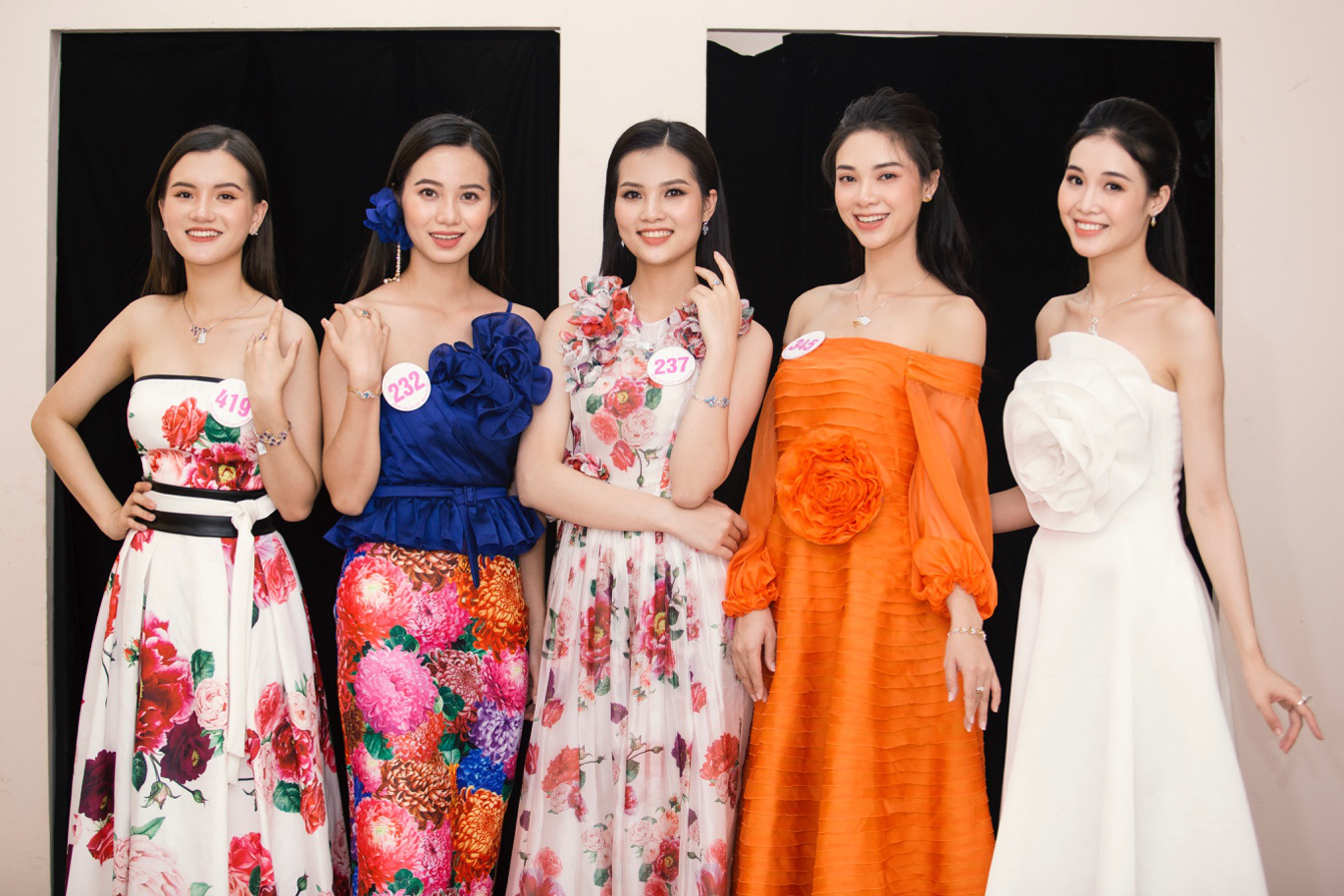 Top 35 chung kết Hoa hậu Việt Nam 2020 nở bừng sức sống với Bộ sưu tập “The Most Beauty” - Ảnh 3. Top 35 chung kết Hoa hậu Việt Nam 2020 nở bừng sức sống với Bộ sưu tập “The Most Beauty” - Ảnh 3.