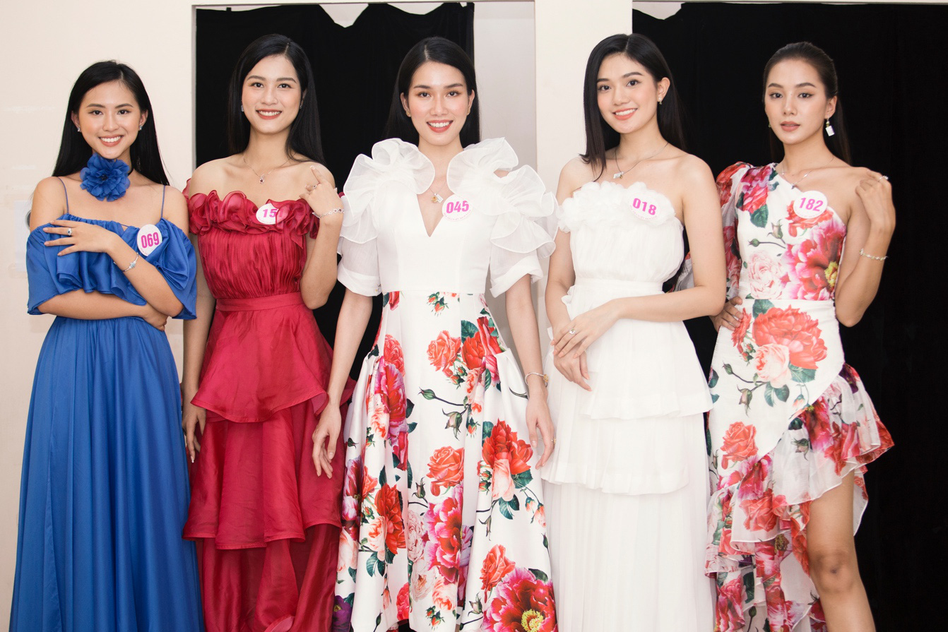 Top 35 chung kết Hoa hậu Việt Nam 2020 nở bừng sức sống với Bộ sưu tập “The Most Beauty” - Ảnh 5. Top 35 chung kết Hoa hậu Việt Nam 2020 nở bừng sức sống với Bộ sưu tập “The Most Beauty” - Ảnh 5.