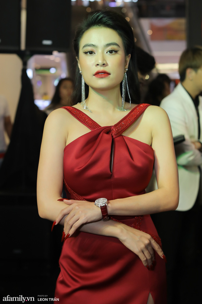 Đi sự kiện chung nhưng Gil Lê né tránh, không chụp ảnh cùng Hoàng Thùy Linh - Ảnh 1. Đi sự kiện chung nhưng Gil Lê lại có hành động đầy khó hiểu với Hoàng Thùy Linh Đi sự kiện chung nhưng Gil Lê né tránh, không chụp ảnh cùng Hoàng Thùy Linh - Ảnh 1. Đi sự kiện chung nhưng Gil Lê lại có hành động đầy khó hiểu với Hoàng Thùy Linh