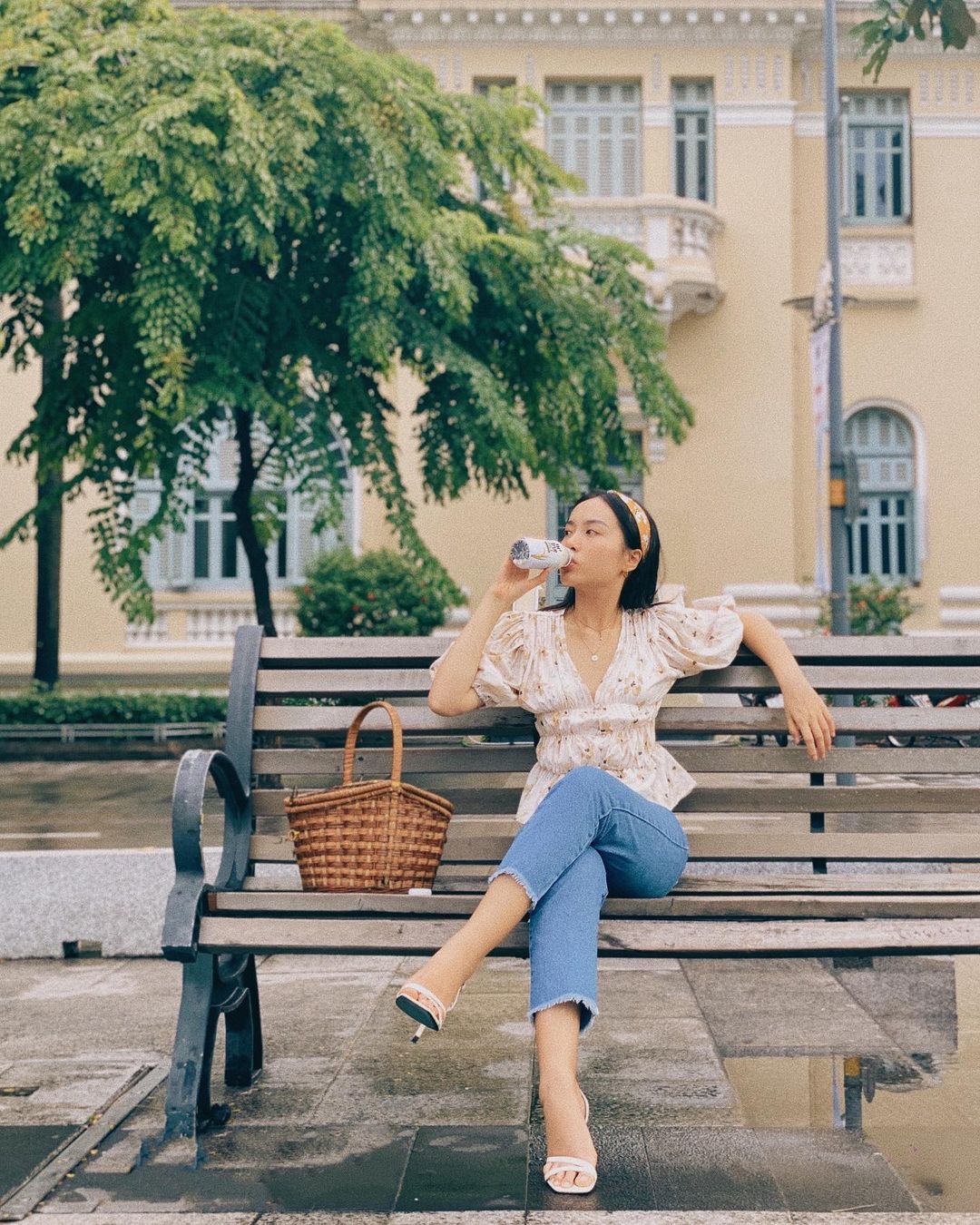 Cô nàng "bản sao Hà Tăng" có 12 cách diện váy áo hoa xinh ngây ngất, trời còn nắng ấm thì chị em còn "quẩy" theo tới bến được - Ảnh 6. Cô nàng "bản sao Hà Tăng" có 12 cách diện váy áo hoa xinh ngây ngất, trời còn nắng ấm thì chị em còn "quẩy" theo tới bến được - Ảnh 6.