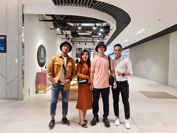 Công Phượng bất ngờ lộ diện trước đám cưới cùng hôn thê Viên Minh - Ảnh 1. Công Phượng bất ngờ lộ diện trước đám cưới cùng hôn thê Viên Minh - Ảnh 1.