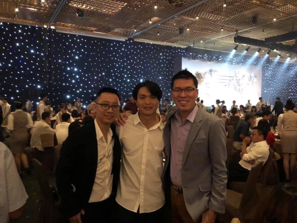 Cập nhật đám cưới Công Phượng - Viên Minh: Cô dâu, chú rể đi từng bàn mời rượu khách, vẻ mặt hạnh phúc rạng ngời - Ảnh 8.