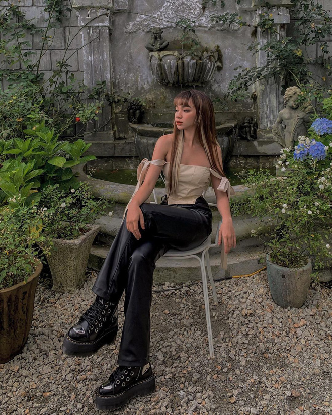 Mix & Phối - Diện đồ đẹp mà không biết chọn giày coi như bỏ: combat boots đang hot rần rần không khó "xơi" như bạn tưởng - chanvaydep.net 4 Mix & Phối - Diện đồ đẹp mà không biết chọn giày coi như bỏ: combat boots đang hot rần rần không khó "xơi" như bạn tưởng - chanvaydep.net 4