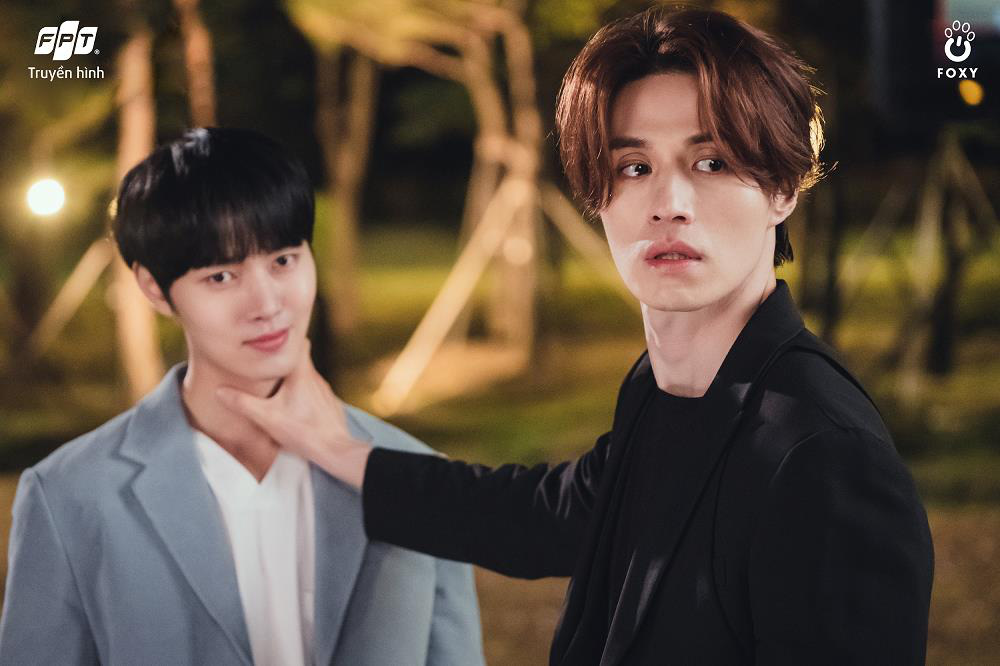 “Bạn Trai Tôi Là Hồ Ly” dời lịch chiếu, liệu biên kịch có đổi kết phim? - Ảnh 2. “Bạn Trai Tôi Là Hồ Ly” dời lịch chiếu, liệu biên kịch có đổi kết phim? - Ảnh 2.