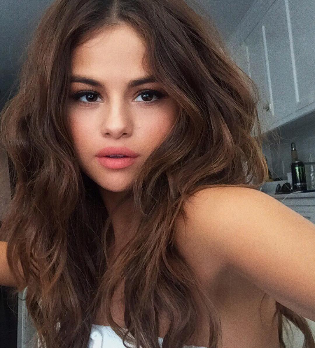 Kiểu tóc của Selena Gomez: Nếu bạn yêu thích Selena Gomez thì chắc chắn bạn sẽ muốn biết thêm về kiểu tóc của cô nàng. Với nhiều kiểu tóc độc đáo và cá tính, Selena luôn khiến fan hâm mộ phát sốt với phong cách của mình. Hãy xem ngay hình ảnh liên quan để mê mẩn với kiểu tóc của Selena Gomez.