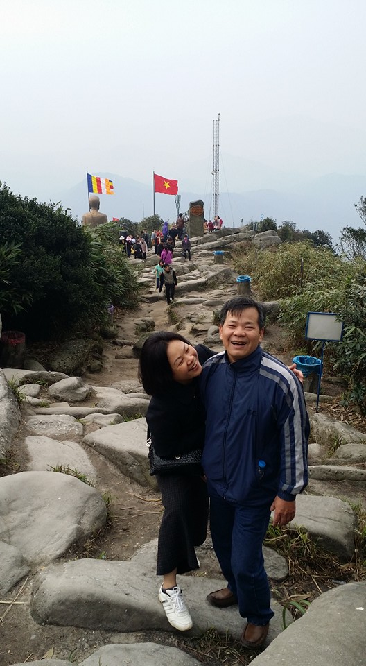 Kể chuyện bố cưng chiều mẹ, cõng mẹ khi trời mưa, 30 năm cưới nhau nhưng vẫn như vợ chồng son, cô gái bất ngờ khi gia đình mình nổi tiếng trên mạng xã hội - Ảnh 1. Kể chuyện bố cưng chiều mẹ, cõng mẹ khi trời mưa, 30 năm cưới nhau nhưng vẫn như vợ chồng son, cô gái bất ngờ khi gia đình mình nổi tiếng trên mạng xã hội - Ảnh 1.