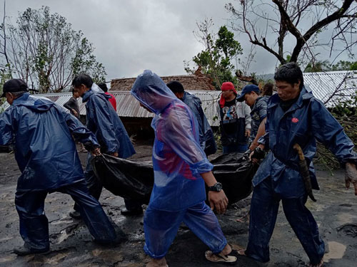 Philippines hứng chịu cơn bão tàn khốc nhất trong năm - Ảnh 1.