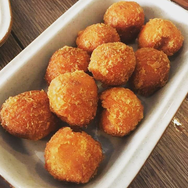 Đồ ăn vặt ở Bánh rán Hoàn nhất định phải thử dù chỉ một lần - Ảnh 1. Đồ ăn vặt ở Bánh rán Hoàn nhất định phải thử dù chỉ một lần - Ảnh 1.