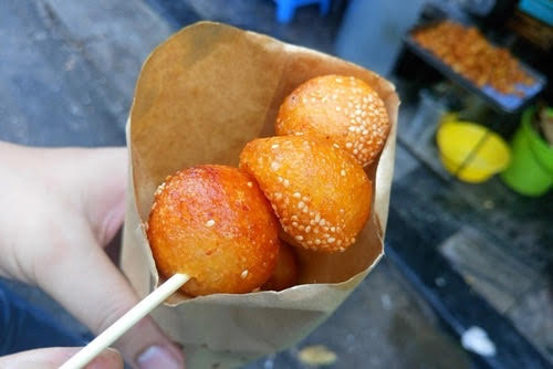 Đồ ăn vặt ở Bánh rán Hoàn nhất định phải thử dù chỉ một lần - Ảnh 3. Đồ ăn vặt ở Bánh rán Hoàn nhất định phải thử dù chỉ một lần - Ảnh 3.