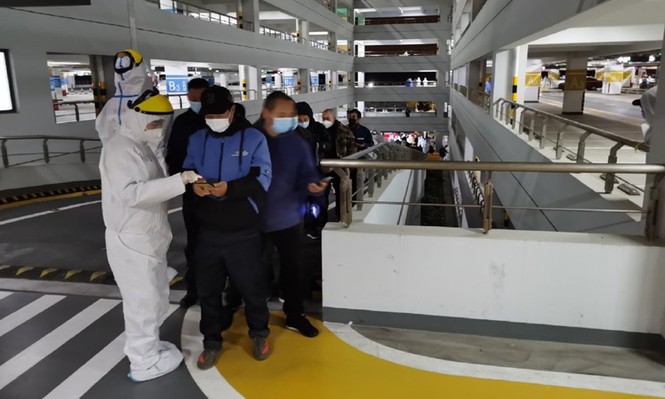 Thượng Hải: Sân bay đóng cửa, xét nghiệm nhân viên vì phát hiện ổ dịch COVID-19 - Ảnh 1.
