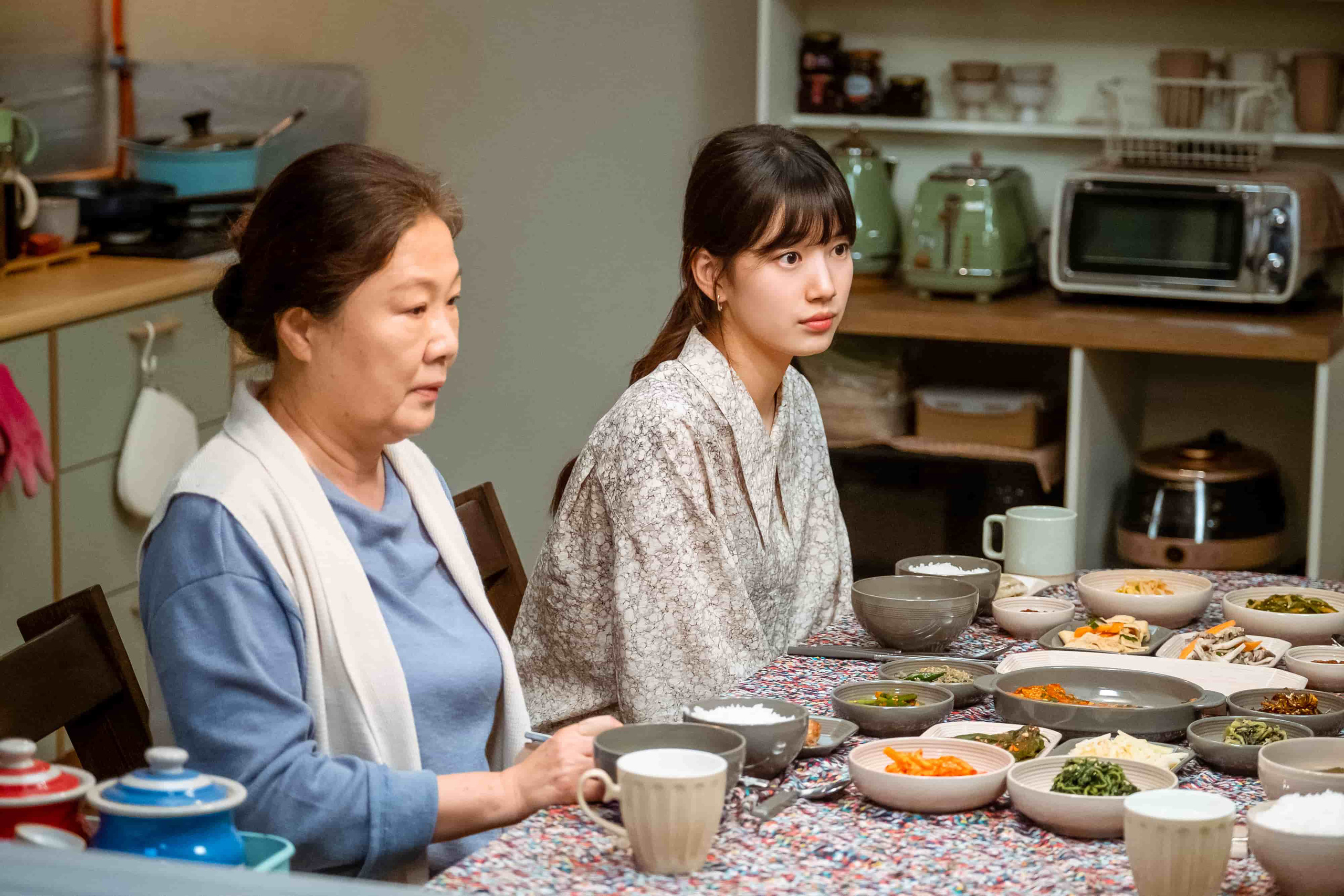 Học ngay Suzy trong Star-Up 4 cách diện áo sơ mi trẻ trung, siêu thanh lịch và còn đẹp từ Hè sang Đông - Ảnh 2. Học ngay Suzy trong Star-Up 4 cách diện áo sơ mi trẻ trung, siêu thanh lịch và còn đẹp từ Hè sang Đông - Ảnh 2.