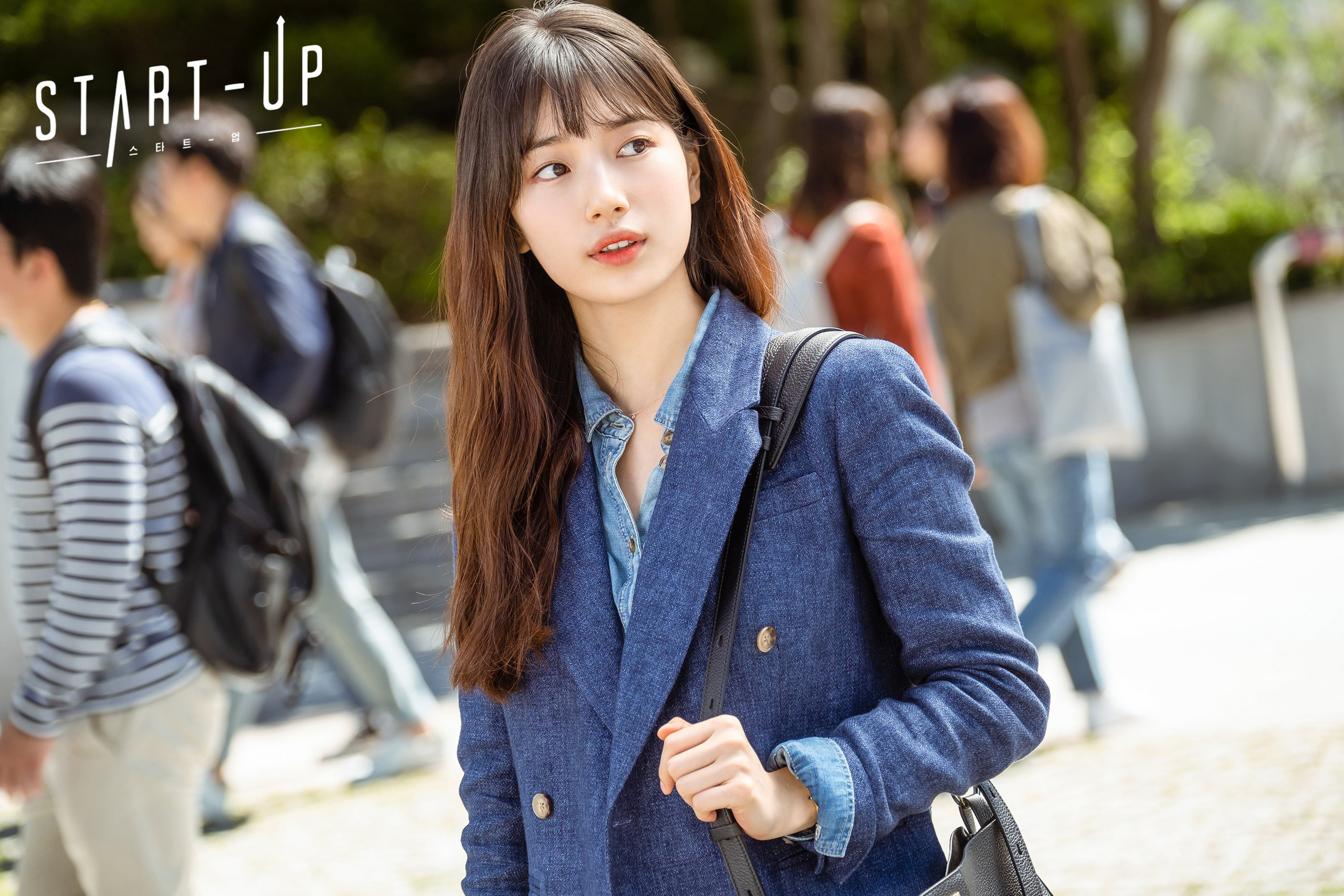 Học ngay Suzy trong Star-Up 4 cách diện áo sơ mi trẻ trung, siêu thanh lịch và còn đẹp từ Hè sang Đông - Ảnh 7. Học ngay Suzy trong Star-Up 4 cách diện áo sơ mi trẻ trung, siêu thanh lịch và còn đẹp từ Hè sang Đông - Ảnh 7.