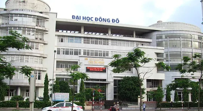 Đại học Đông Đô cấp hàng trăm bằng tiếng Anh giả cho học viên - Ảnh 1.