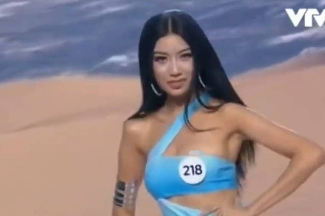 Bóc loạt áo tắm bị chê tả tơi vì xấu tại các cuộc thi Hoa hậu ở Việt Nam, có bộ còn khiến thí sinh lộ hàng ngay tại chỗ - Ảnh 11.