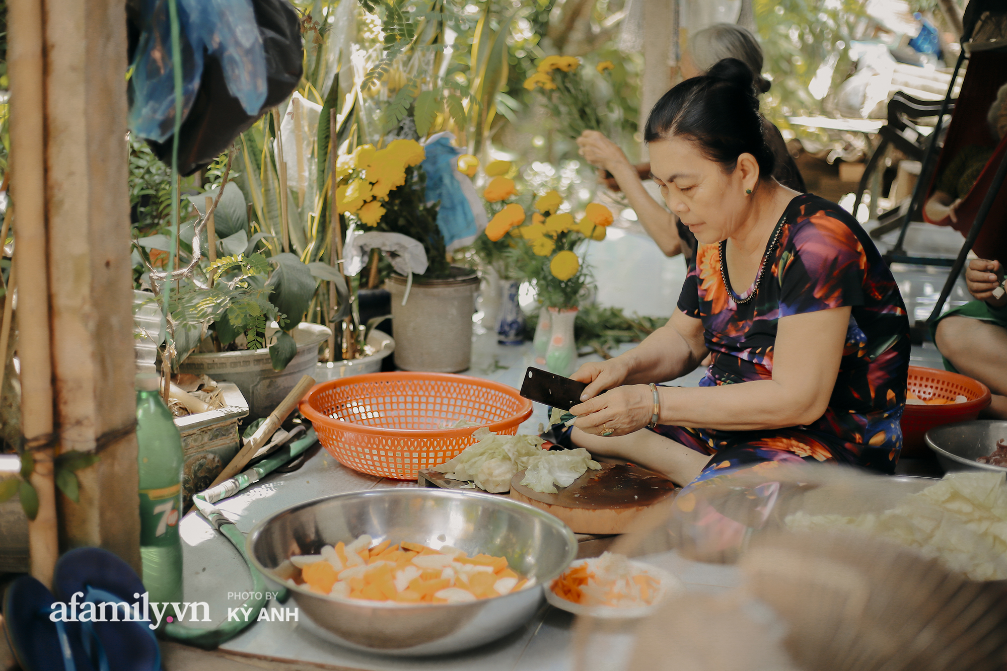 “Bữa 18 Âm này, con nhớ dìa nghe. Nhà mình làm mâm cơm cúng nội!” - Ảnh 2. “Bữa 18 Âm này, con nhớ dìa nghe. Nhà mình làm mâm cơm cúng nội!” - Ảnh 2.