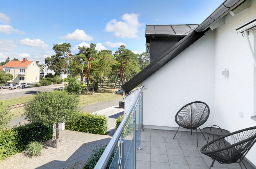 Căn nhà màu trắng mang nắng ngập tràn được thiết kế theo phong cách Bắc Âu nổi bật bên vườn cây xanh mát - Ảnh 11.