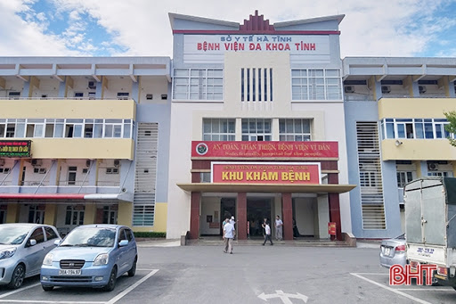 Nam bệnh nhân tự chặt đứt 3 ngón tay rồi nhảy từ lầu 4 bệnh viện tự tử - Ảnh 1.