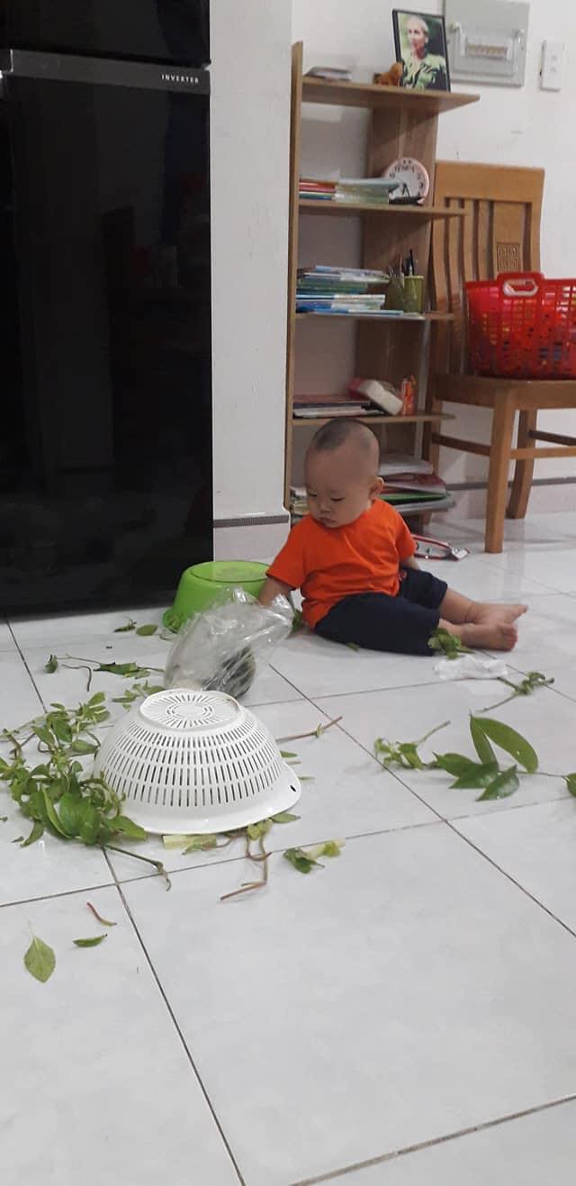 "Con con vui lắm, nó không nghịch tí nào đâu" - câu nói hài hước của các mẹ và chùm ảnh trái ngược khiến hội bỉm sữa đồng cảm sâu sắc - Ảnh 8. "Con con vui lắm, nó không nghịch tí nào đâu" - câu nói hài hước của các mẹ và chùm ảnh trái ngược khiến hội bỉm sữa đồng cảm sâu sắc - Ảnh 8.