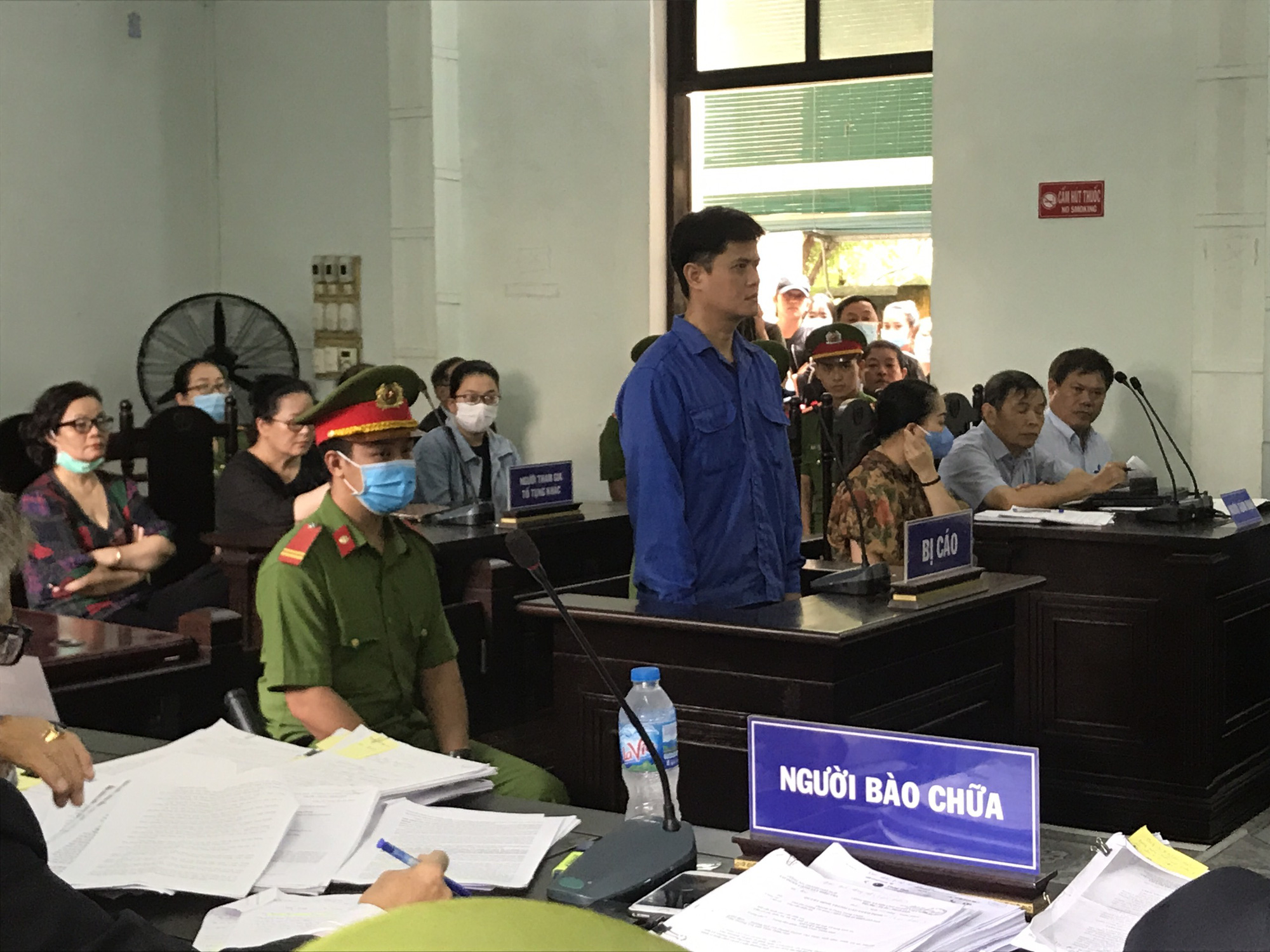 Vị bác sĩ da liễu bị tố hiếp dâm nữ điều dưỡng khai gì trước tòa? - Ảnh 1. Vị bác sĩ da liễu bị tố hiếp dâm nữ điều dưỡng khai gì trước tòa? - Ảnh 1.
