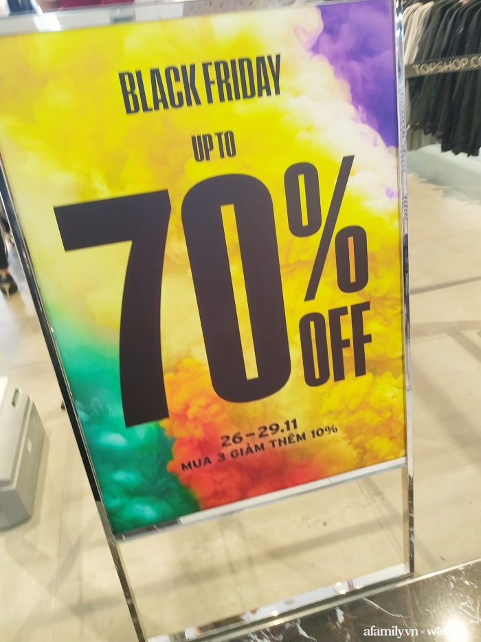 Cận cảnh Black Friday Sài Gòn: Hôm qua còn "heo hút", nay nhiều nơi vỡ trận - Ảnh 8. Cận cảnh Black Friday Sài Gòn: Hôm qua còn "heo hút", nay nhiều nơi vỡ trận - Ảnh 8.