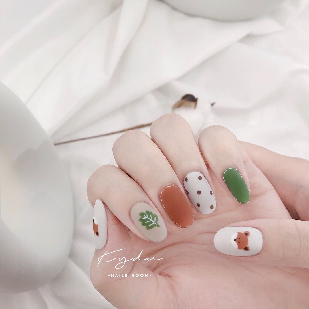 10 mẫu nail vừa xinh vừa nổi, diện trong mùa lễ hội cuối năm là quá chuẩn - Ảnh 20.