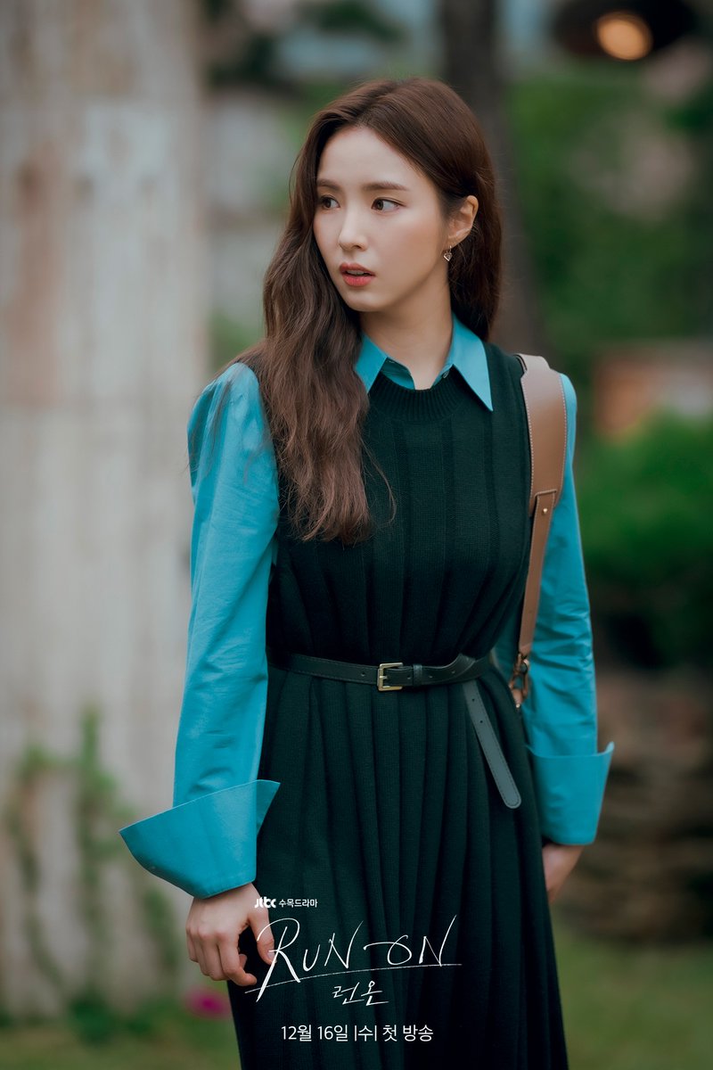 Váy Xếp Ly Nữ Công Sở Phong Cách Hàn Quốc Màu Đen Trắng - Đầm Váy Nữ Cao Cấp