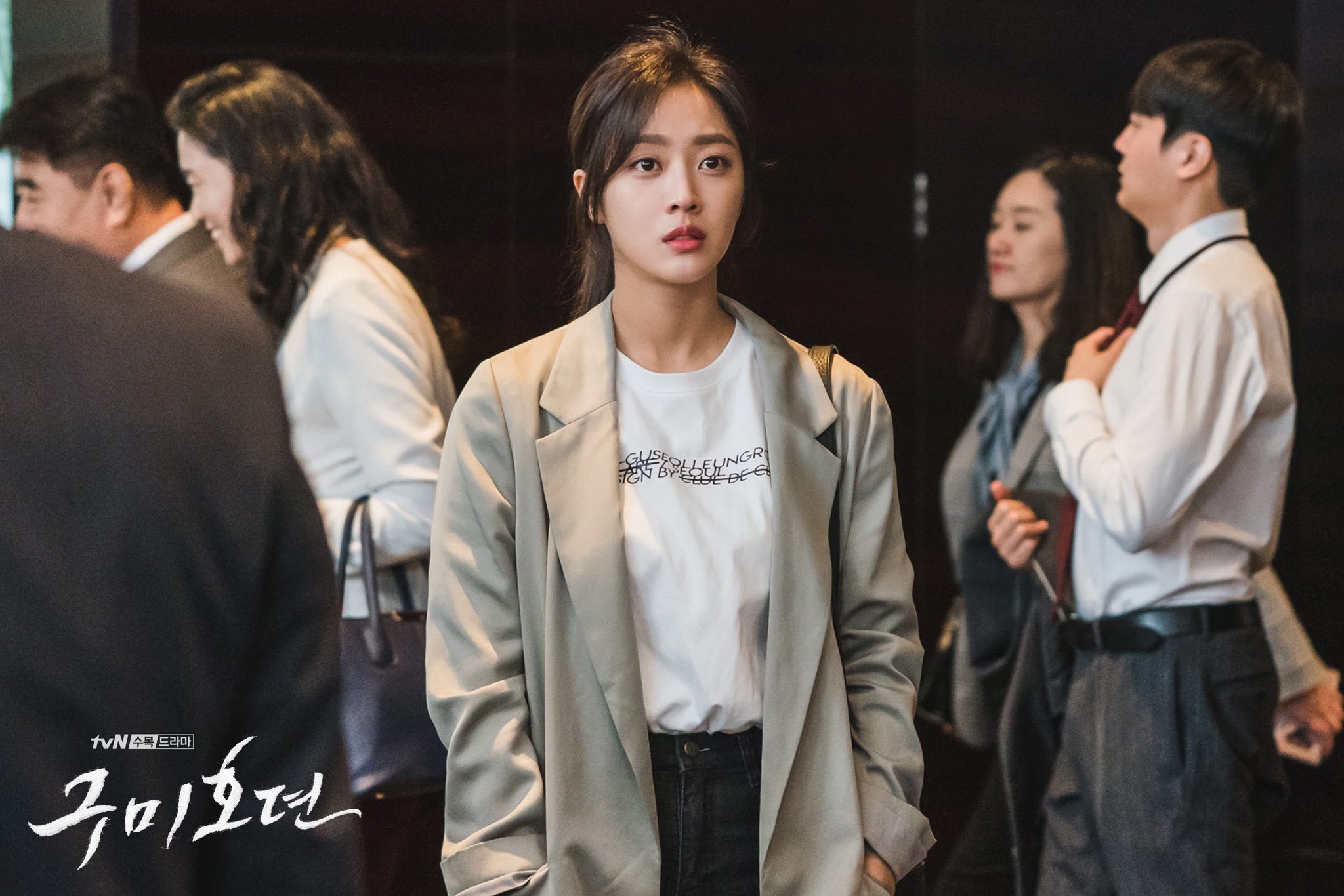 11 outfit công sở hot nhất trong các drama Hàn: Đơn giản và chuẩn thanh lịch, xua tan nỗi lo mặc xấu khi đi làm - Ảnh 4. 11 outfit công sở hot nhất trong các drama Hàn: Đơn giản và chuẩn thanh lịch, xua tan nỗi lo mặc xấu khi đi làm - Ảnh 4.