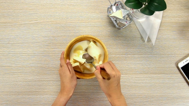Mách chị em cách làm bánh sữa chua cực kỳ đơn giản: Chỉ 30 phút là có ngay món ăn vặt thơm ngon, &quot;gây nghiện&quot; vô cùng! - Ảnh 3.