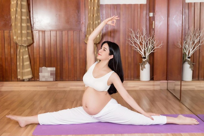 mẹ bầu tập yoga