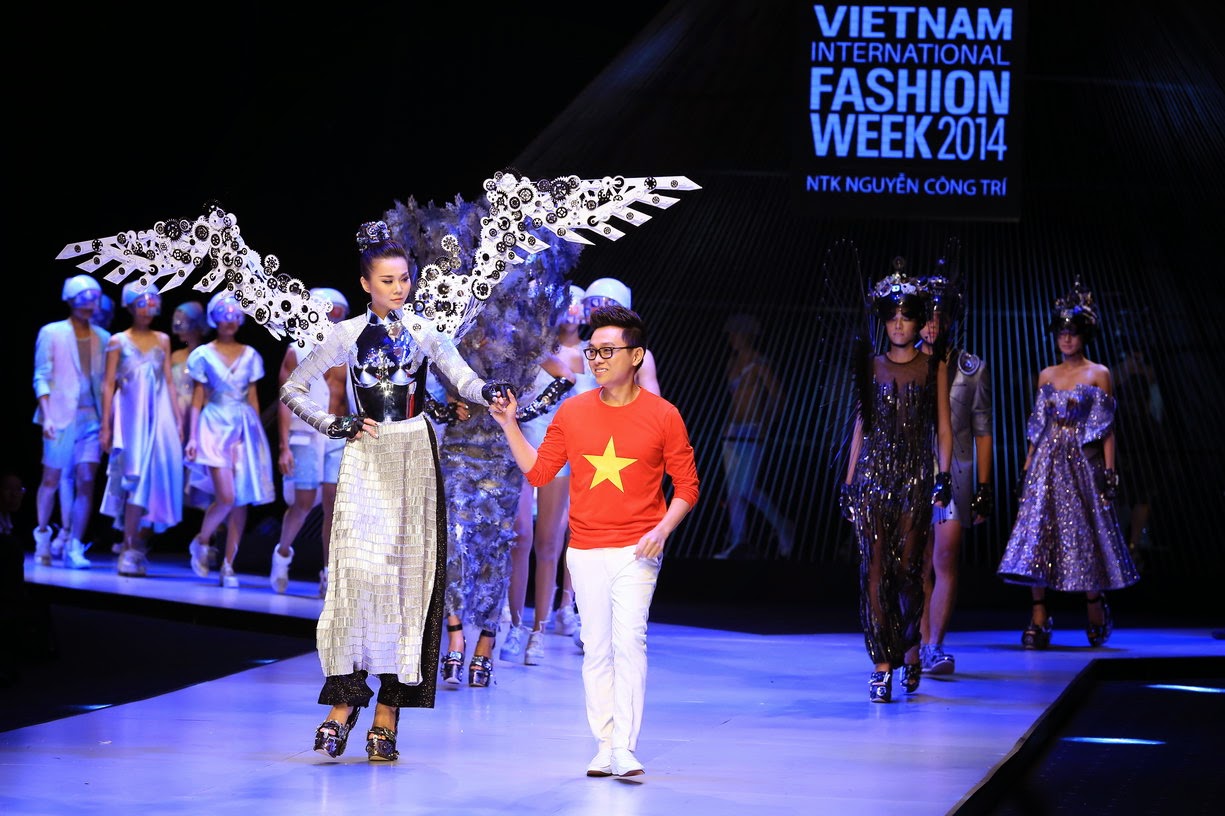Sau 1 năm vắng bóng &quot;đem chuông đi đánh xứ người&quot;, NTK Công Trí chính thức tái xuất mở màn Tuần lễ thời trang Quốc tế Việt Nam 2020 - Ảnh 5.