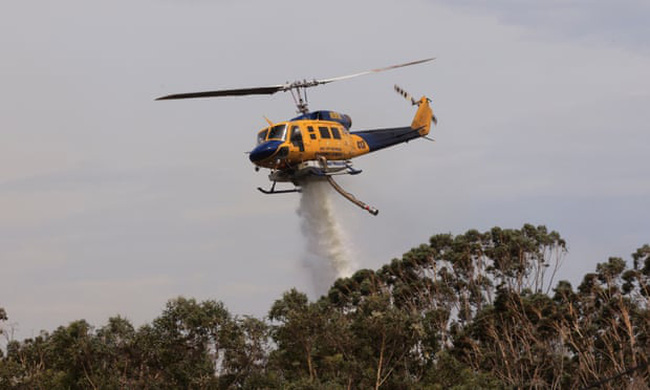 Cháy rừng lan rộng tại Australia do nắng nóng - Ảnh 1.