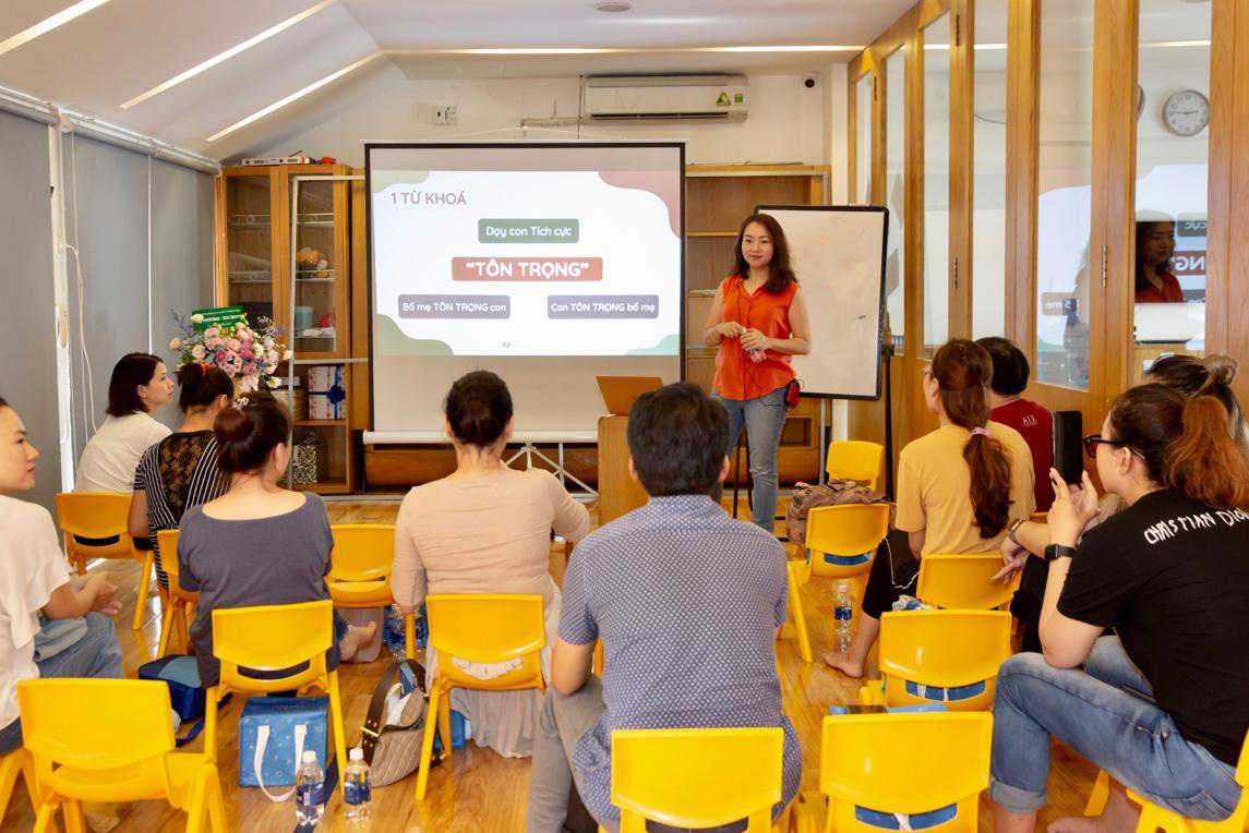 Parent Coach Tú Anh Nguyễn: Những đứa trẻ được nuôi dạy bằng mềm dịu sẽ điềm đạm, có khả năng trí tuệ cảm xúc, thấu cảm với người khác hơn - Ảnh 1.