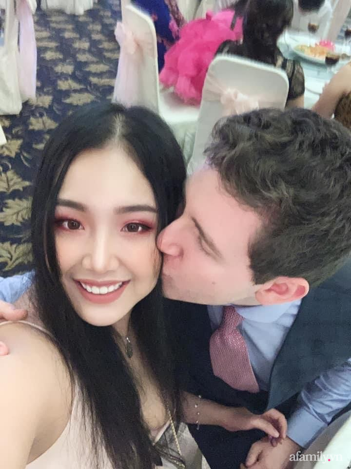 Chuyện tình của cô gái Việt và chàng trai Anh quốc kém tuổi: Màn cầu hôn đầy nước mắt, mẹ chồng nhắn nhủ con trai một điều duy nhất cần làm với con dâu! - Ảnh 6.