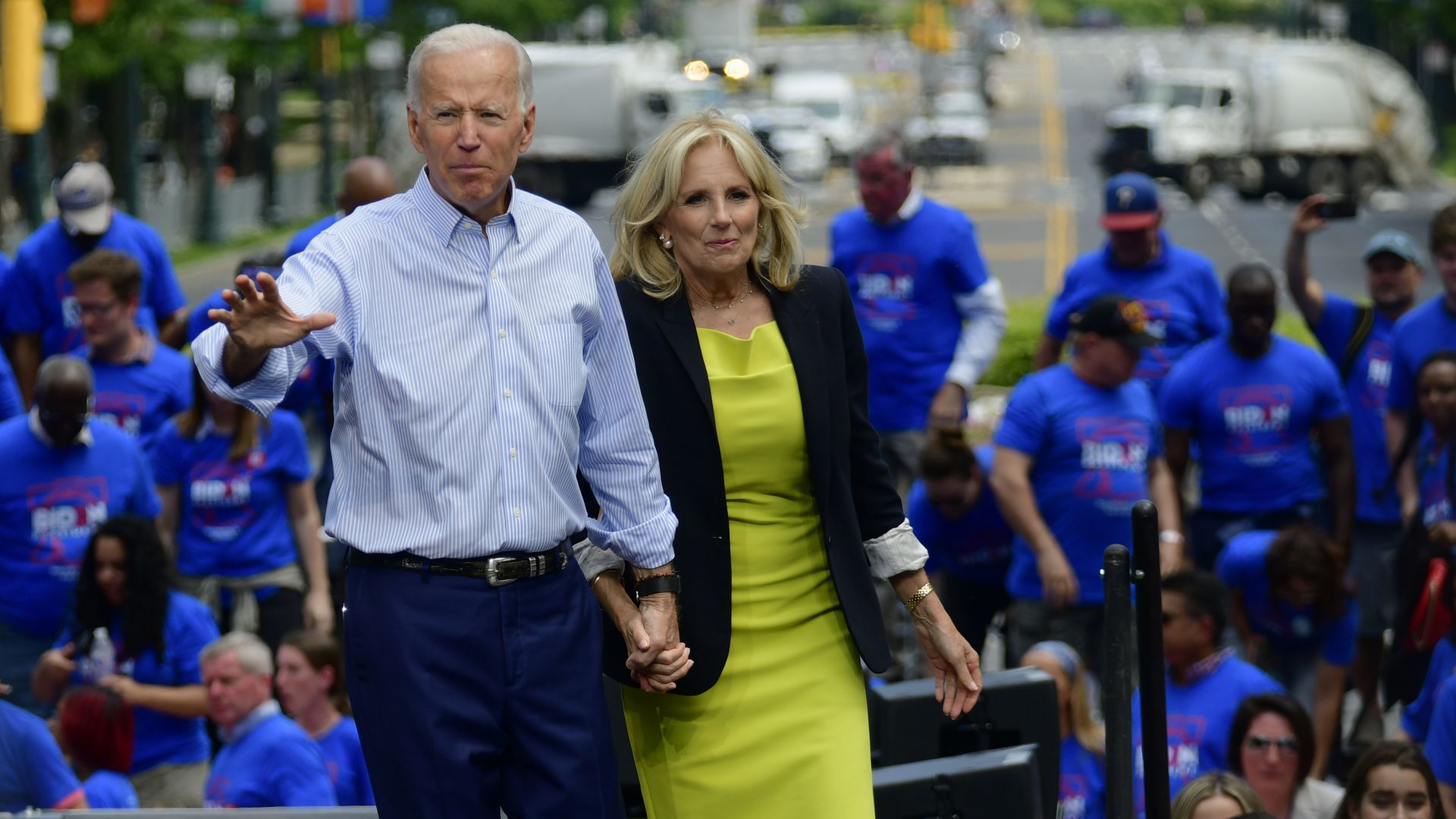 "Hậu phương" của ông Biden: Vị phu nhân gần 70 tuổi "sắc nước hương trời" với gu thời trang thanh lịch, giản dị đậm nét hoàng gia - Ảnh 9. "Hậu phương" của ông Biden: Vị phu nhân gần 70 tuổi "sắc nước hương trời" với gu thời trang thanh lịch, giản dị đậm nét hoàng gia - Ảnh 9.