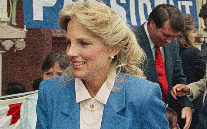 "Hậu phương" của ông Biden: Vị phu nhân gần 70 tuổi "sắc nước hương trời" với gu thời trang thanh lịch, giản dị đậm nét hoàng gia - Ảnh 2. "Hậu phương" của ông Biden: Vị phu nhân gần 70 tuổi "sắc nước hương trời" với gu thời trang thanh lịch, giản dị đậm nét hoàng gia - Ảnh 2.