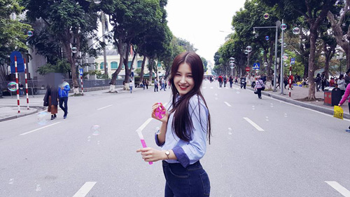 Nancy (MOMOLAND) gây sốc khi nhắc lại chuyện đến Việt Nam thời kém tiếng và nổi rần rần với bộ ảnh ở phố đi bộ Hà Nội - Ảnh 9.