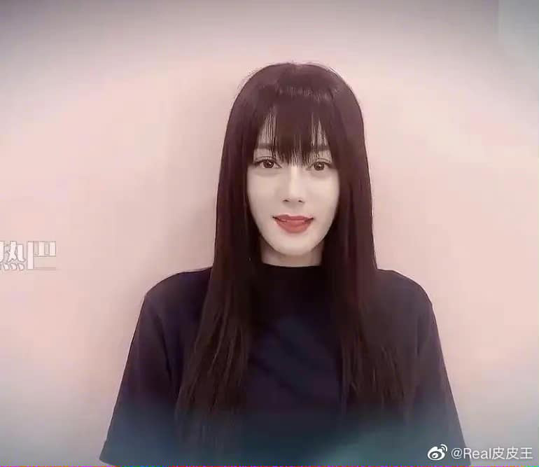 Địch Lệ Nhiệt Ba khi stylist và đội photoshop đình công: Visual trật nhịp, tổng thể già chát đến fan ruột cũng không nhận ra - Ảnh 4. Địch Lệ Nhiệt Ba khi stylist và đội photoshop đình công: Visual trật nhịp, tổng thể già chát đến fan ruột cũng không nhận ra - Ảnh 4.