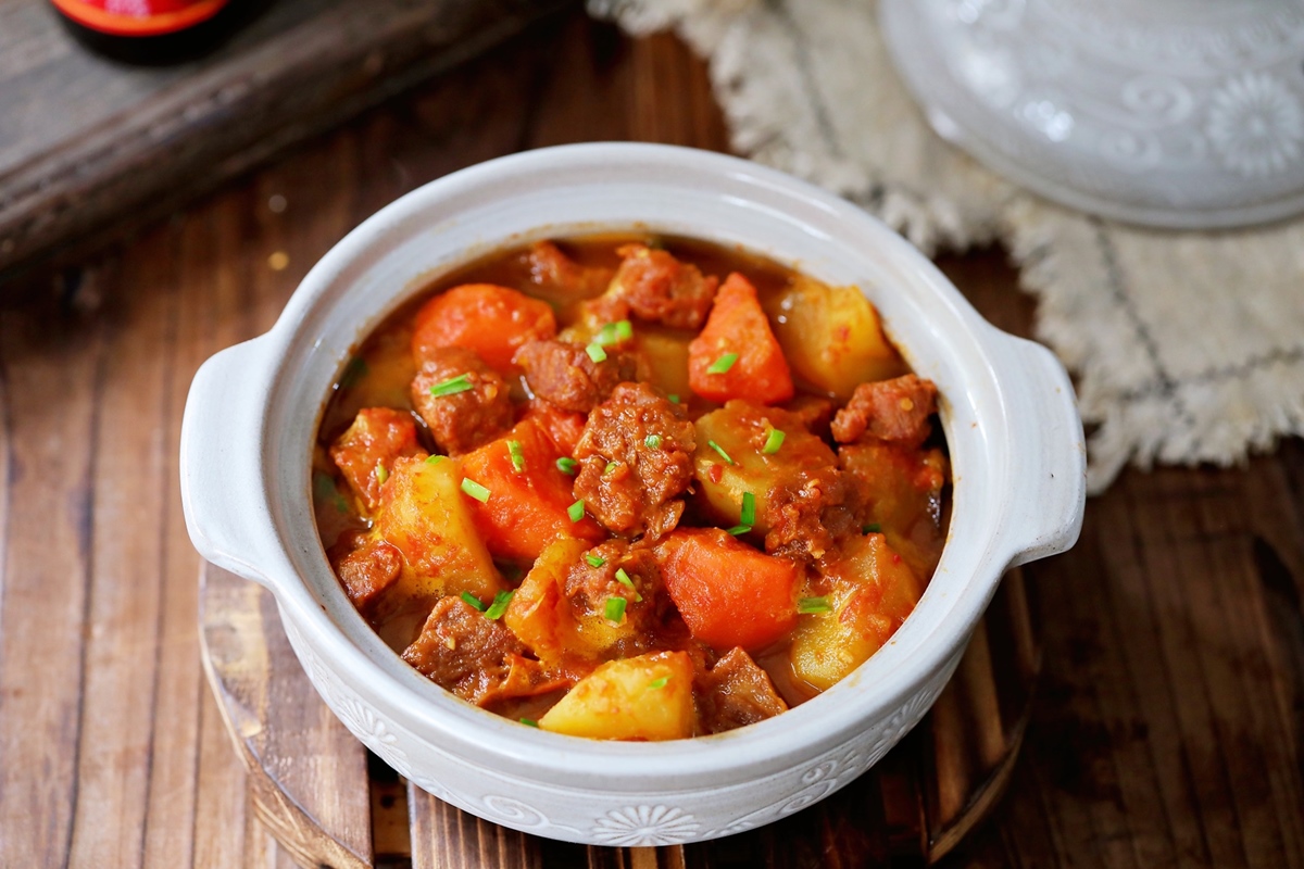 Trời lạnh chỉ cần nấu một nồi canh thịt bò là có bữa tối vừa ngon vừa đủ chất - Ảnh 7.