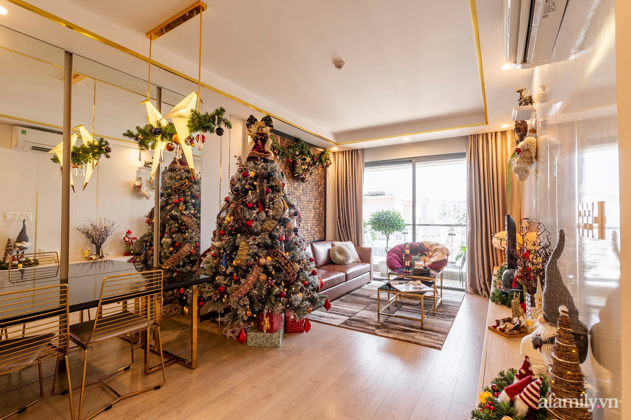 Chi 50 triệu đồng mua đồ trang trí, căn hộ Sài Gòn đẹp lịm tim đón Giáng sinh đang về - Ảnh 1.
