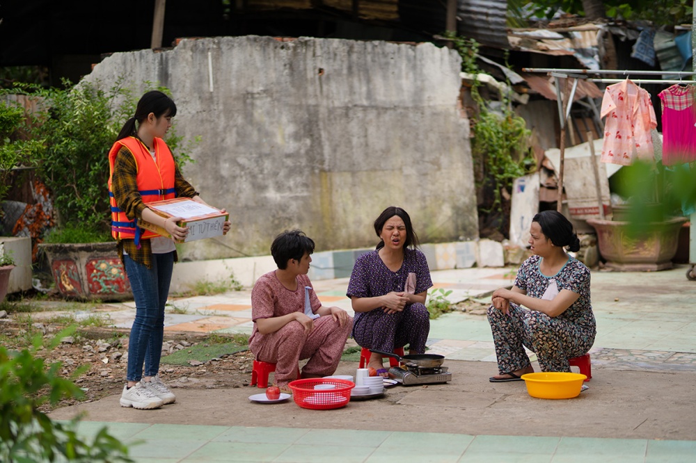 Huỳnh Lập – Duy Khánh – Lê Nhân gây sốc khi đưa chuyện Thủy Tiên đi từ thiện, Đông Nhi sinh con vào sản phẩm mới đầy thâm thúy Huỳnh Lập – Duy Khánh – Lê Nhân gây sốc khi đưa chuyện Thủy Tiên đi từ thiện, Đông Nhi sinh con vào sản phẩm mới đầy thâm thúy
