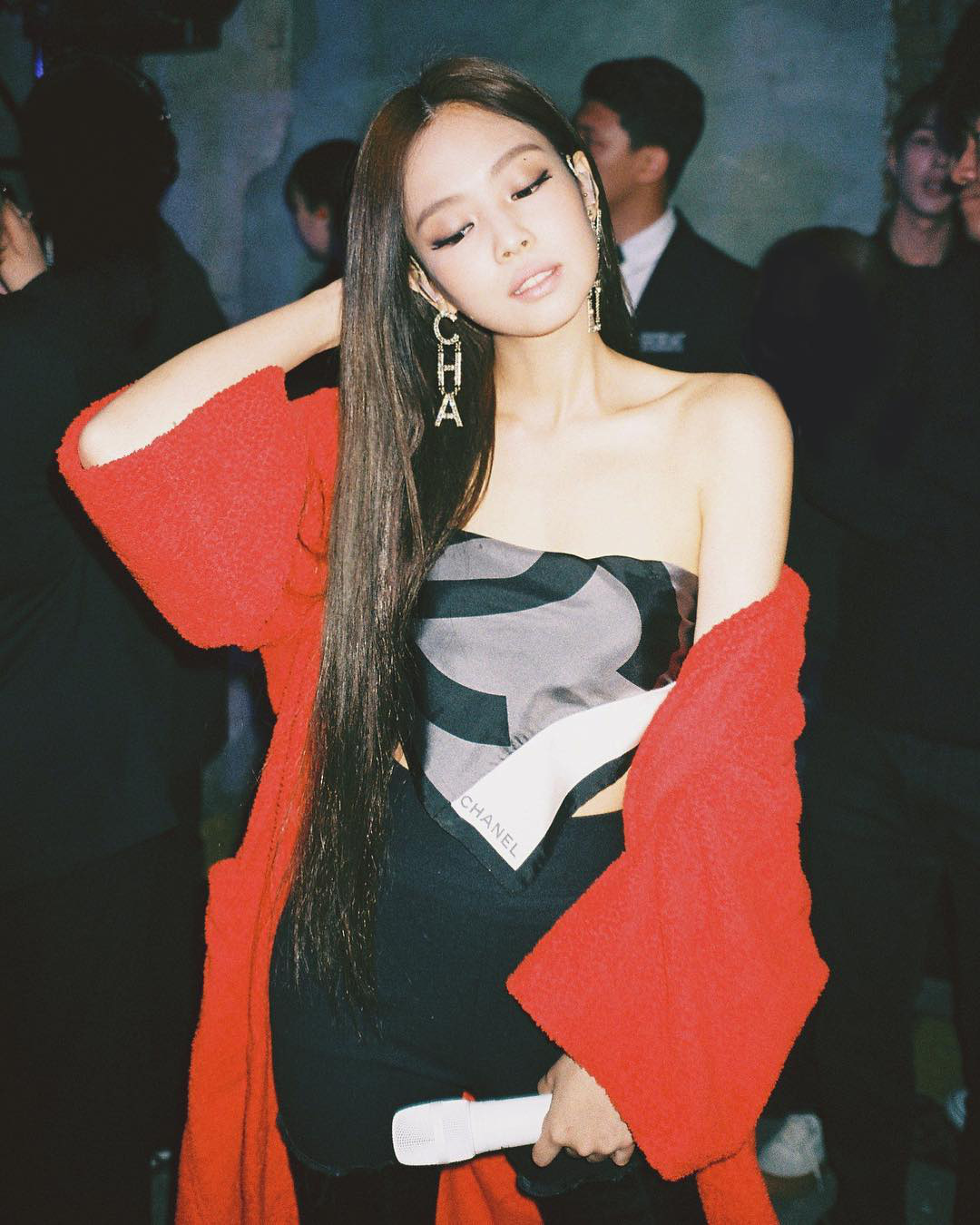 Sắp kỷ niệm 2 năm ngày debut với SOLO, cùng điểm lại những set đồ iconic nhất trong đợt quảng bá của Jennie - Ảnh 15. Sắp kỷ niệm 2 năm ngày debut với SOLO, cùng điểm lại những set đồ iconic nhất trong đợt quảng bá của Jennie - Ảnh 15.