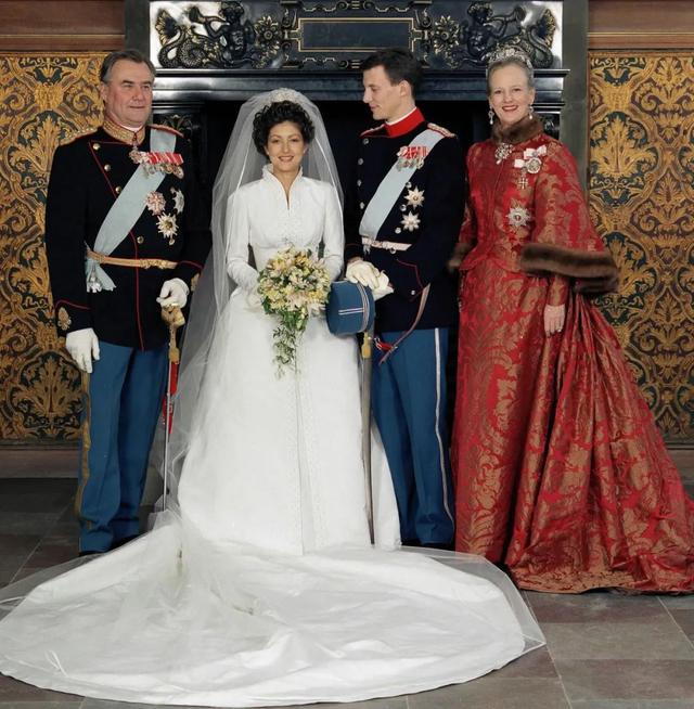 Nàng &quot;Diana phương Đông&quot; và 2 lần thất bại hôn nhân nhưng vẫn được cả gia đình Hoàng gia đối xử đặc cách 1 cách kì lạ - Ảnh 2.