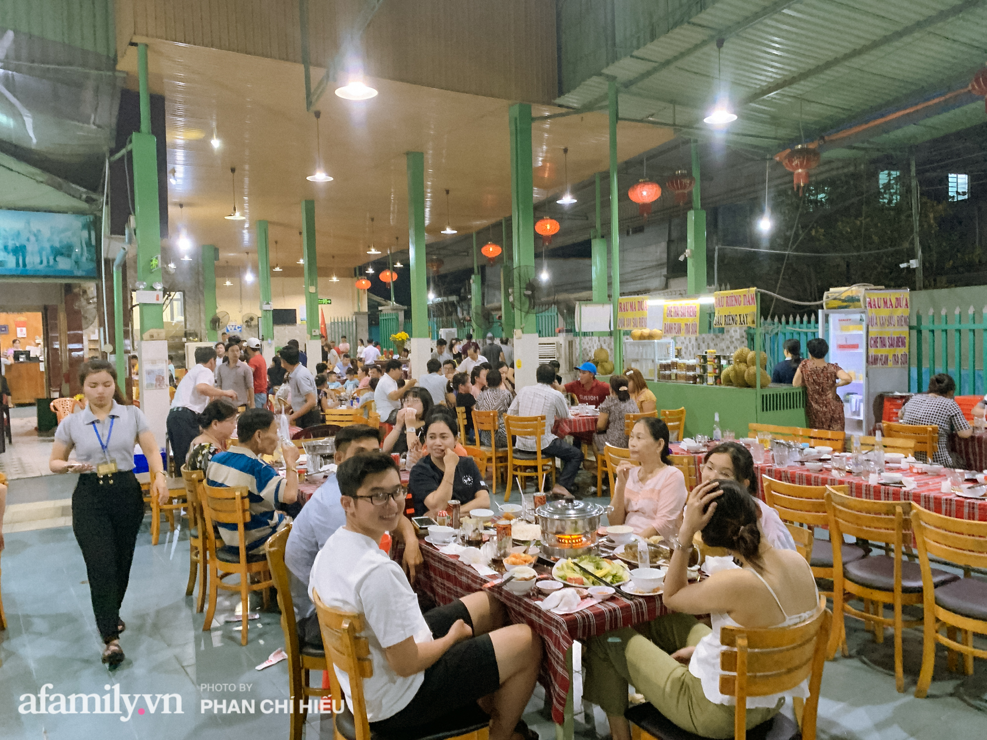 Oái oăm thay, quán lẩu tôm tít đã hơn 30 năm vẫn đông khách, mở nồi ra xem thành quả! - Ảnh 9. Oái oăm thay, quán lẩu tôm tít đã hơn 30 năm vẫn đông khách, mở nồi ra xem thành quả! - Ảnh 9.