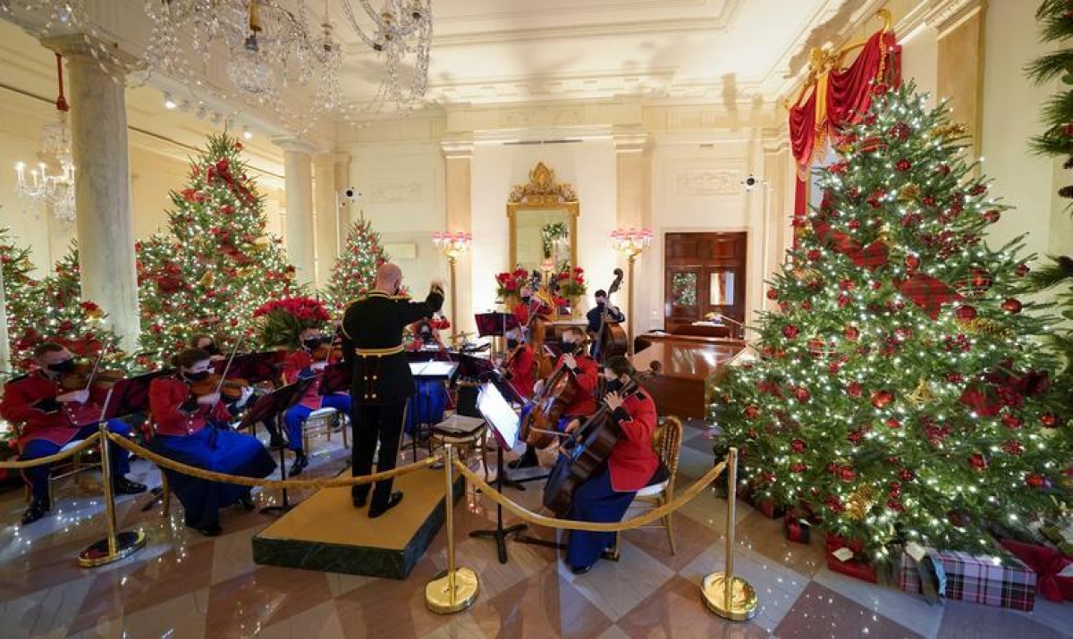 Nhà Trắng trang trí lộng lẫy đón Giáng sinh 2020 - Ảnh 7.