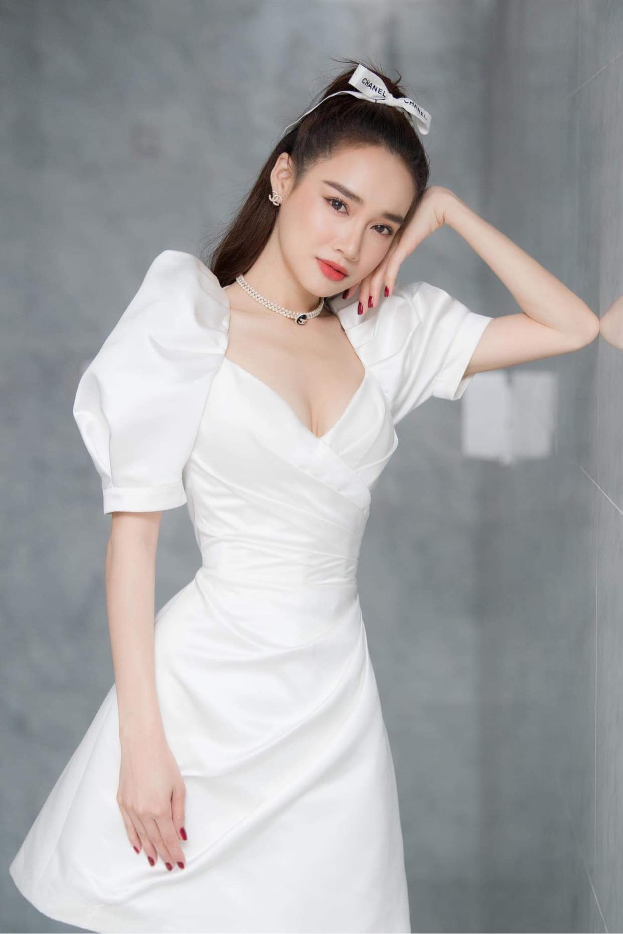 Nhã Phương là bà vợ được nhiều nhất Vbiz: Chồng lo chuyện kiếm tiền, vợ sung sướng diện đồ Chanel 70 triệu đi dự sự kiện - Ảnh 5. Nhã Phương là bà vợ được nhiều nhất Vbiz: Chồng lo chuyện kiếm tiền, vợ sung sướng diện đồ Chanel 70 triệu đi dự sự kiện - Ảnh 5.