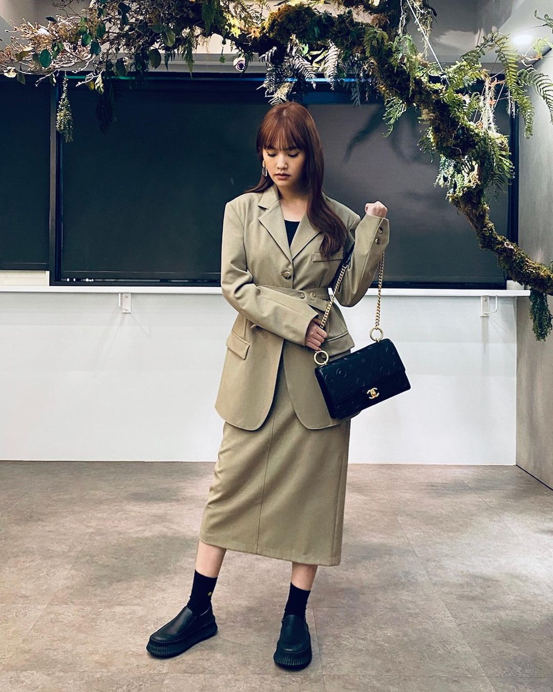 Ngoài 30 thì diện chân váy thế nào cho vừa trẻ trung vừa ăn đậm điểm thanh lịch? Các mỹ nhân này sẽ chỉ cho bạn 11 cách - Ảnh 7. Ngoài 30 thì diện chân váy thế nào cho vừa trẻ trung vừa ăn đậm điểm thanh lịch? Các mỹ nhân này sẽ chỉ cho bạn 11 cách - Ảnh 7.