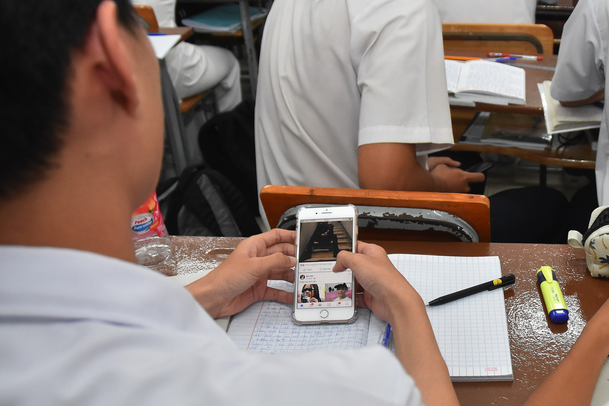 Học sinh sai thì kỷ luật, không nên trừng phạt - Ảnh 1. Học sinh sai thì kỷ luật, không nên trừng phạt - Ảnh 1.