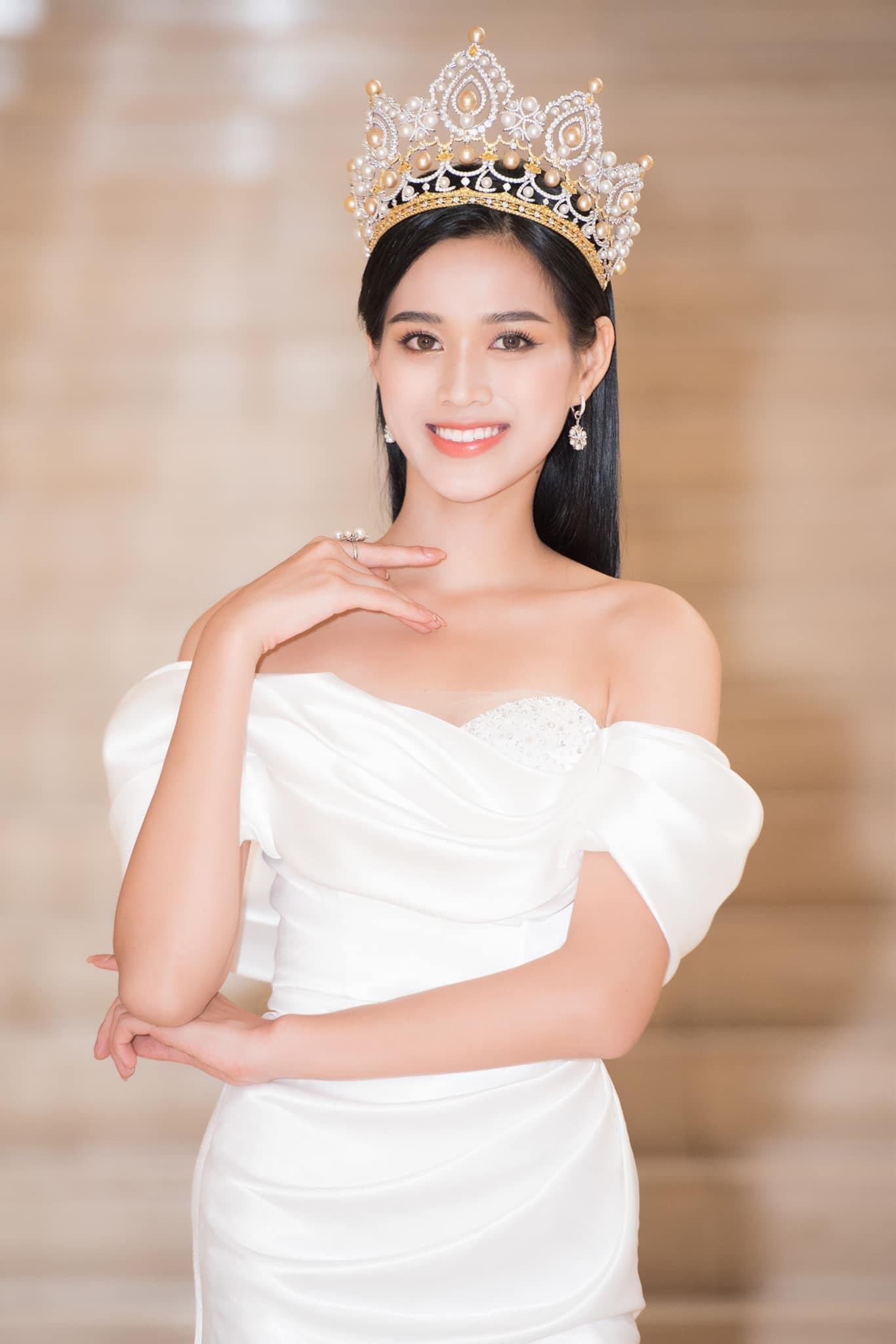 HH Đỗ Thị Hà ngày càng xuống sắc, ăn vận kém đẹp sau đăng quang cũng chỉ bởi lý do xót xa ít người để ý - Ảnh 10. HH Đỗ Thị Hà ngày càng xuống sắc, ăn vận kém đẹp sau đăng quang cũng chỉ bởi lý do xót xa ít người để ý - Ảnh 10.