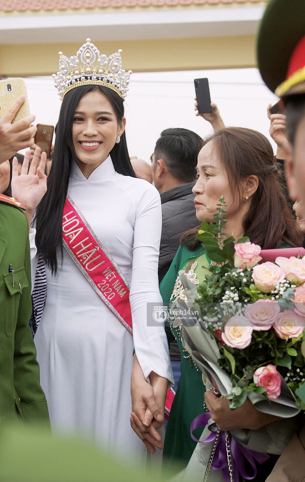 HH Đỗ Thị Hà ngày càng xuống sắc, ăn vận kém đẹp sau đăng quang cũng chỉ bởi lý do xót xa ít người để ý - Ảnh 4. HH Đỗ Thị Hà ngày càng xuống sắc, ăn vận kém đẹp sau đăng quang cũng chỉ bởi lý do xót xa ít người để ý - Ảnh 4.