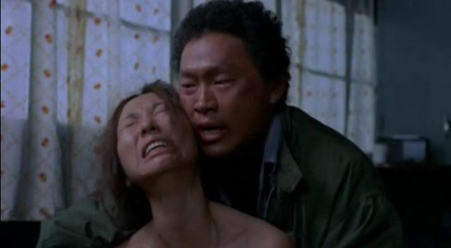 5 bộ phim kinh điển của cố đạo diễn Kim Ki Duk: 5/5 đều gây sốc cả thế giới vì đầy bạo lực và tình dục - Ảnh 9. 5 bộ phim kinh điển của cố đạo diễn Kim Ki Duk: 5/5 đều gây sốc cả thế giới vì đầy bạo lực và tình dục - Ảnh 9.